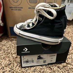 Toddler size 8 high Too Converse